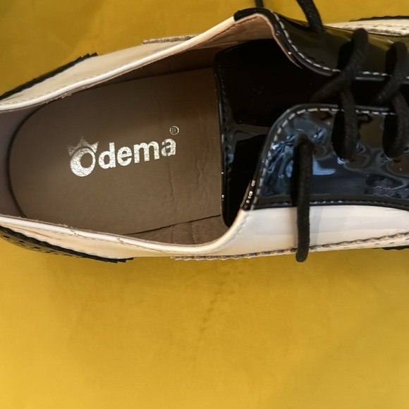 Dema black and white patent leather shoes size 10, but run small - Picture 5 of 6